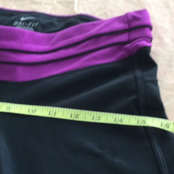 Woman’s Nike Running size M washable color black & purple. #432 - Picture 6 of 8